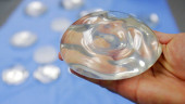 Too soon to pull breast implants tied to cancer