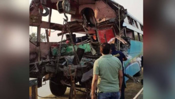 8 killed, 30 injured after bus rams into truck in India