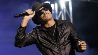 Kid Rock stirs more controversy with planned bar sign