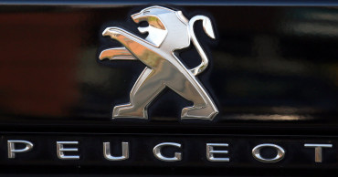 Fiat Chrysler and Peugeot sign deal for 50-50 merger