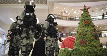Hong Kong clashes resume in shopping centers, streets
