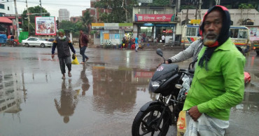 Dhaka wakes up to winter drizzles
