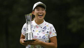 Shibuno holds off Salas to win Women's British Open on debut