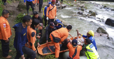 28 killed as bus plunges into ravine in Indonesia