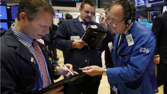 Wall Street faces annual losses despite solid gains for week