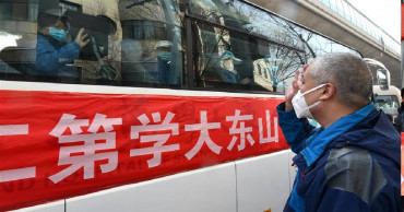 Beijing buses, subways enhance disinfection as work resumes