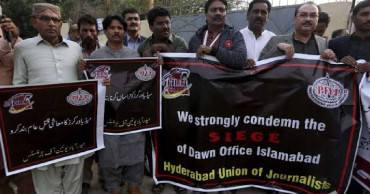 Journalists rally to denounce threats to Pakistani newspaper