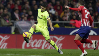 Barcelona's Luis Suarez out for 2 weeks due to knee injury
