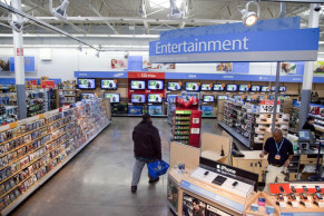 Walmart pulls violent game displays but will still sell guns