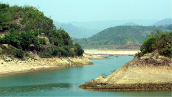 Poor navigability of Kaptai Lake puts Rangamati people in trouble