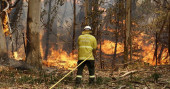 Australian wildfires injure firefighters and destroy homes