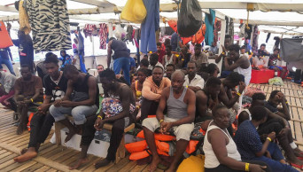 9 sick migrants evacuated from rescue ship, 400 still at sea