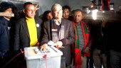 Mirza Fakhrul casts vote at Thakurgaon Govt Girls’ School center 