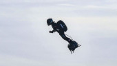 Flyboarding Frenchman crosses English Channel