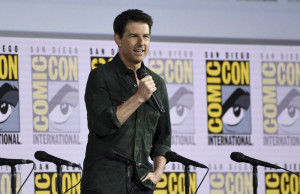 Tom Cruise surprises Comic-Con with 'Top Gun' sequel trailer