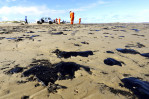 Brazil sending more troops in oil spill clean-up
