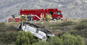 Charter bus rollover kills 3, injures 18 outside San Diego