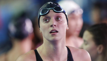 Ledecky stunned in 400 free at worlds; Sun wins record title