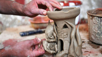 Syrian potter strives to keep craft alive amid war