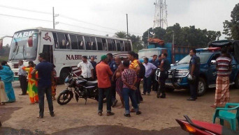 Molotov bomb hurled at Bogura bus; 2 hurt  