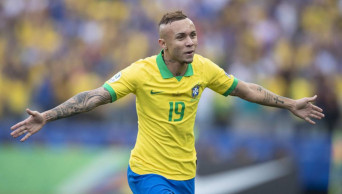Brazil forward Everton signs new Gremio deal