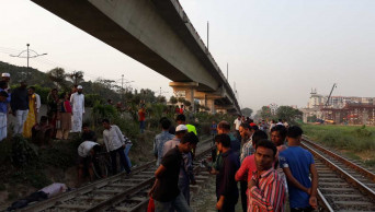 2 crushed to death by train in city