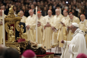 Forgo greed, gluttony of Christmas for simple love: Pope