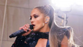 Jennifer Lopez makes up concert interrupted by power outage