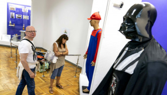 Ahead of vote, Ukrainian museum shows 'election trash'