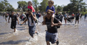 Migrants scuffle with Mexican troops along border river