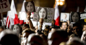 Malta party backs leader amid protests over reporter's death