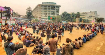 City polls deferment: Cops foil DU students’ bid to march towards EC