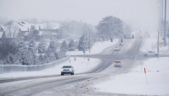 Storm punishes swath of US with snow, ice and freezing rain