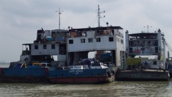 Shimulia-Kathalbari ferry services resume after 8 hrs