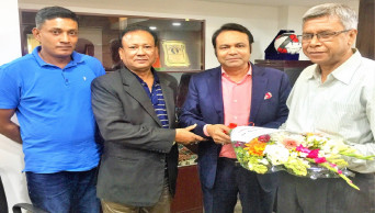 Tarafder Ruhul Amin greets Chuadanga DFA president