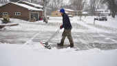 Storm whips up blizzards, dumps snow in Dakotas, Minnesota