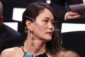 Soon-Yi Previn defends husband Woody Allen, attacks mother