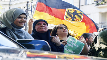 Pro and anti-Israel protests draw hundreds in Berlin