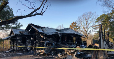 Mom, 6 kids die in Mississippi house fire; dad injured