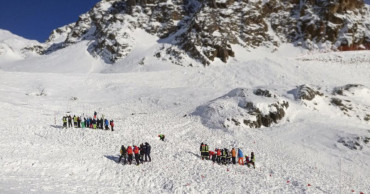 Avalanche on Italian glacier kills woman, 2 children