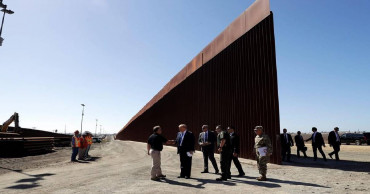 Trump admin weighs shifting billions more for border wall