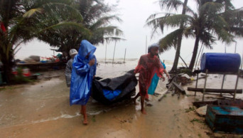 Tropical storm's rain, surging seas strike Thai beaches