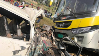 Bus-microbus collision kills 4 in Chattogram