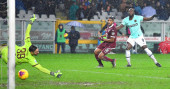 Higuain scores 2 as Juventus rallies to win at Atalanta 3-1