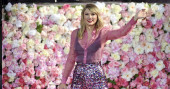 Swift wins top honor at AMAs, breaks MJ record
