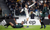Ronaldo's step-over move fools another defender