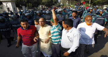 BNP activists fight with police in city; 2 cops injured   