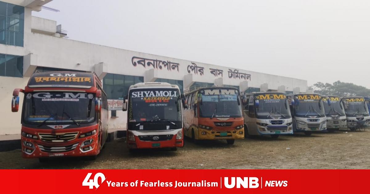 Long-distance bus services resume from Benapole after 6 days