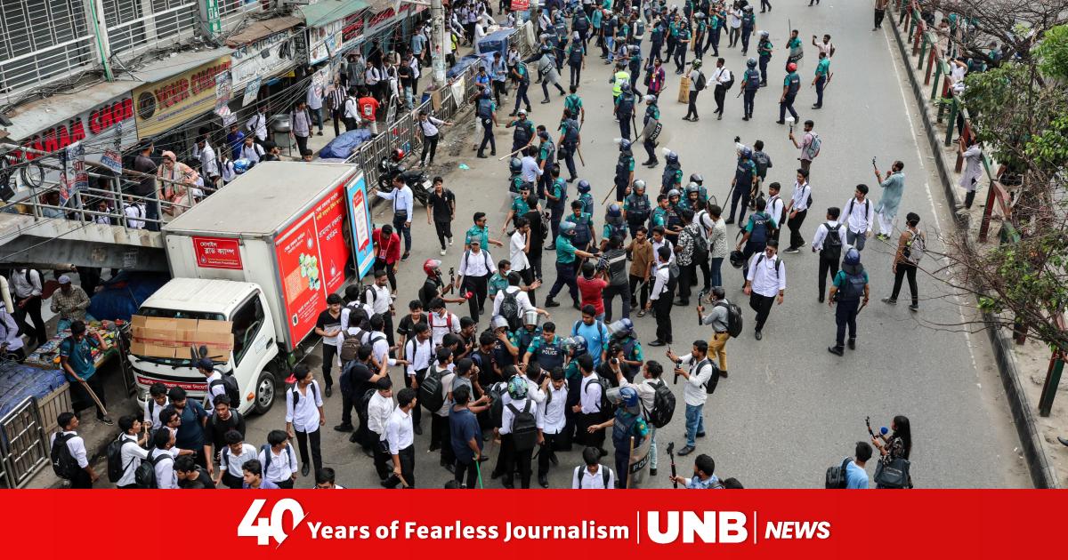 Dhaka College, City College students clash near Science Lab; Dozens injured
