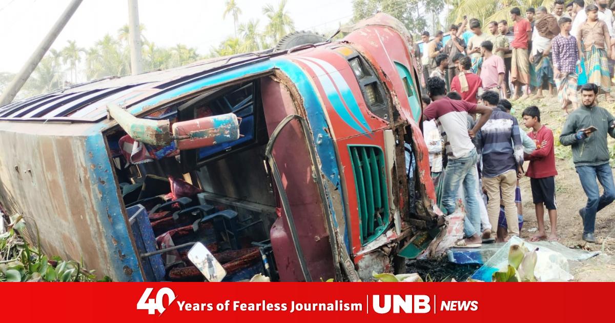 3 killed as bus hits auto-rickshaw in Bhola